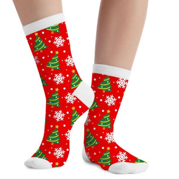 chaussettes de Noël rouges avec motifs sapins et flocons