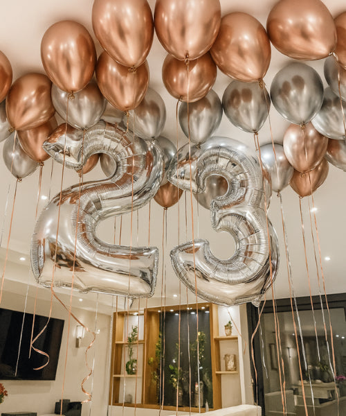 set-up anniversaire chiffres et plafond de ballons hélium