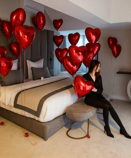 ballons cœur rouges gonflés à l’hélium en mini bouquets décor chambre